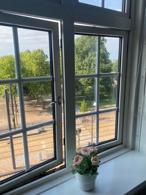 Danhostel Odense City Zewnętrze zdjęcie A window with secondary glazing