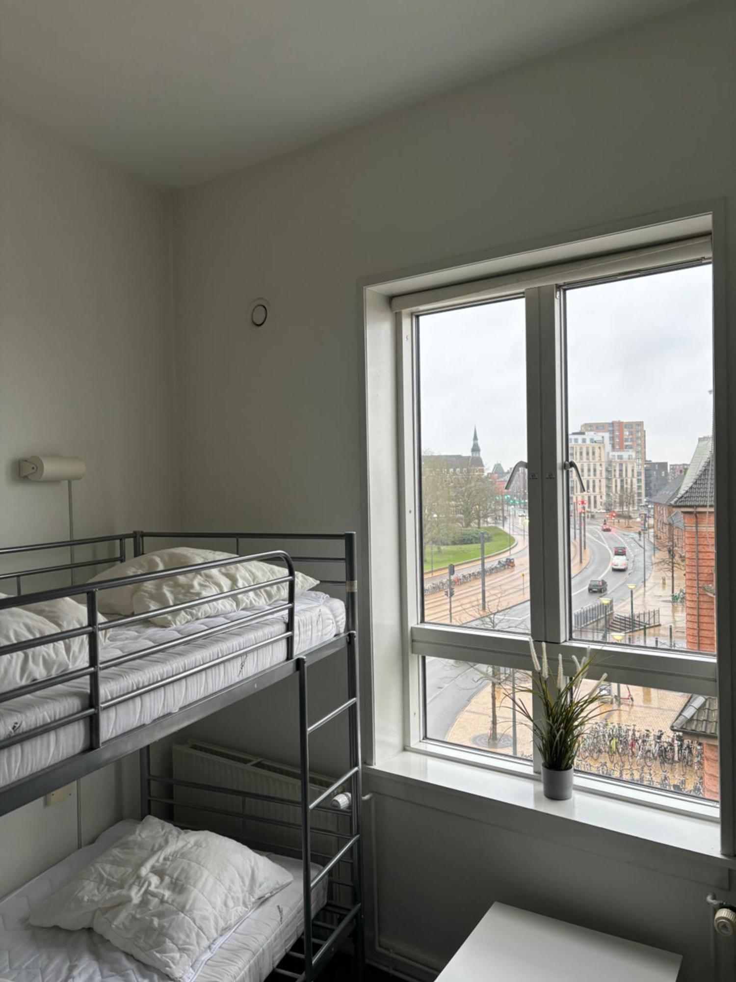 Danhostel Odense City Zewnętrze zdjęcie A room at the hostel