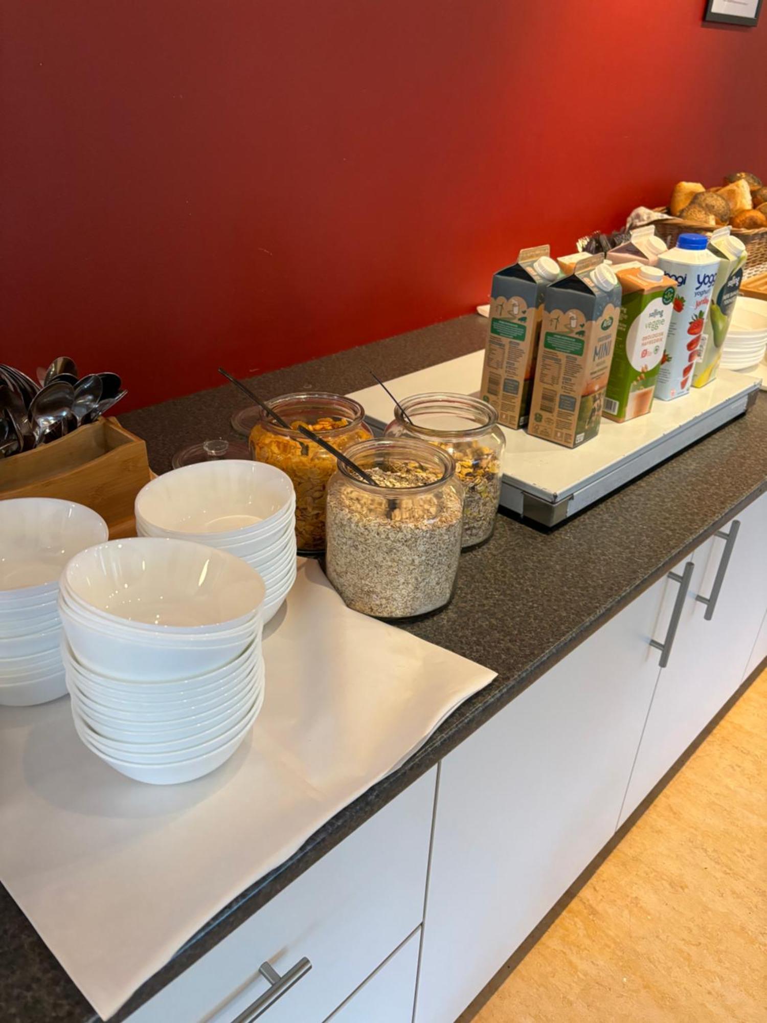 Danhostel Odense City Zewnętrze zdjęcie Breakfast buffet at a hotel