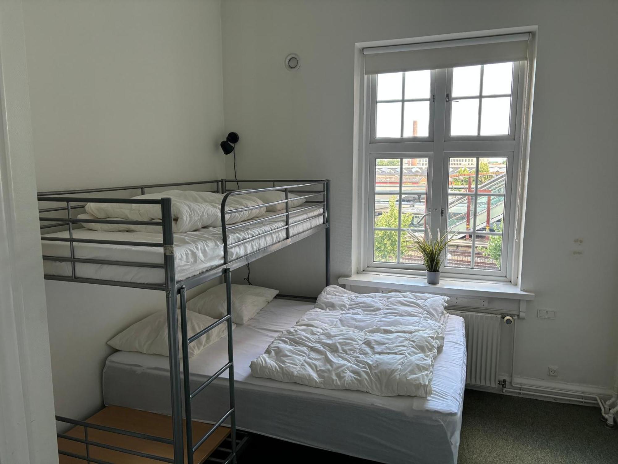 Danhostel Odense City Zewnętrze zdjęcie A bunk bed in a hostel