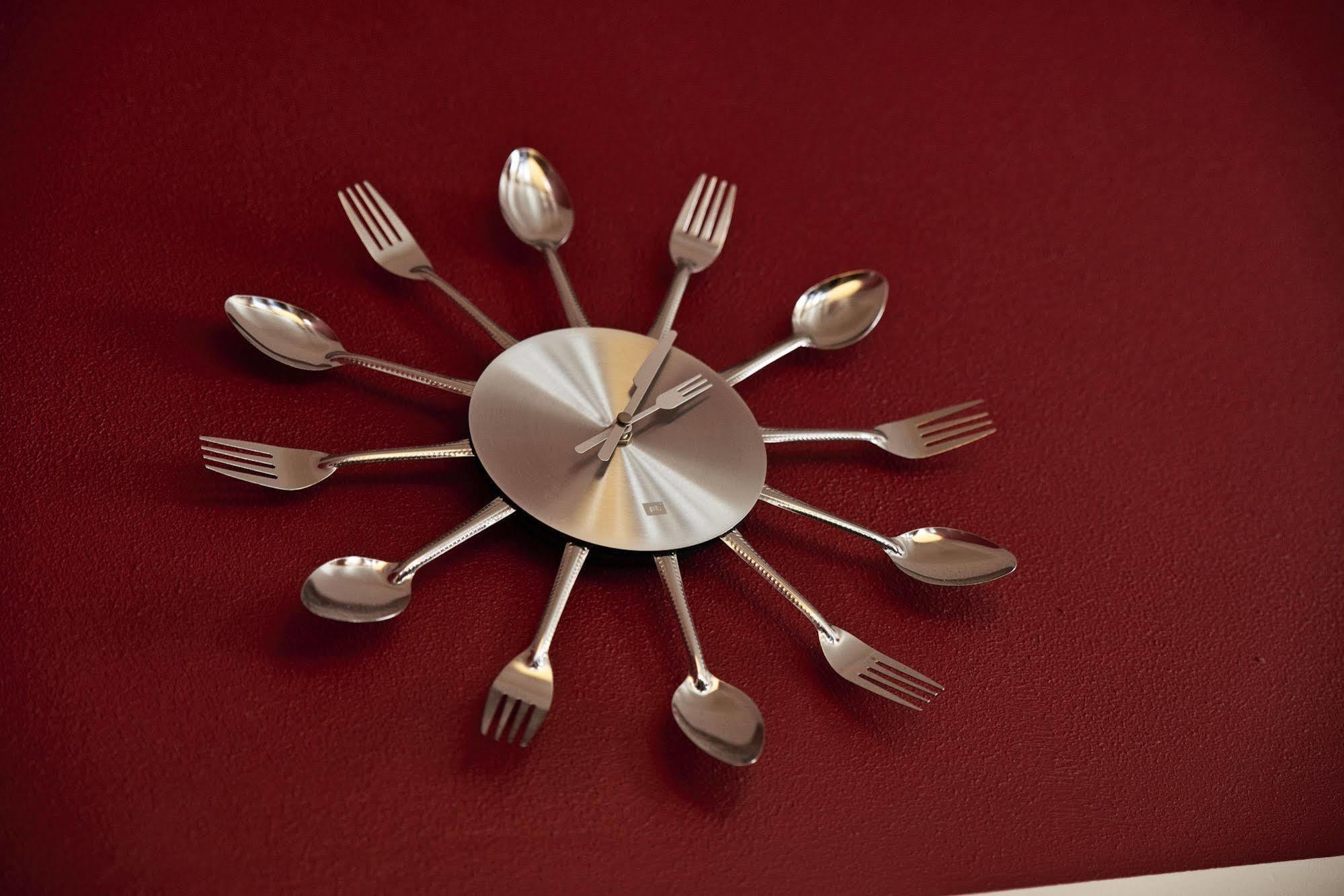 Danhostel Odense City Zewnętrze zdjęcie Clock made of cutlery