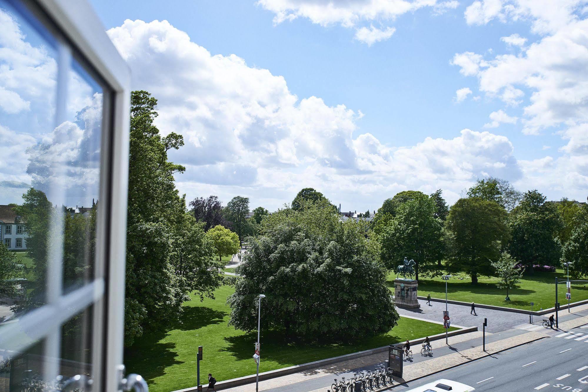 Danhostel Odense City Zewnętrze zdjęcie View of the park from the hotel
